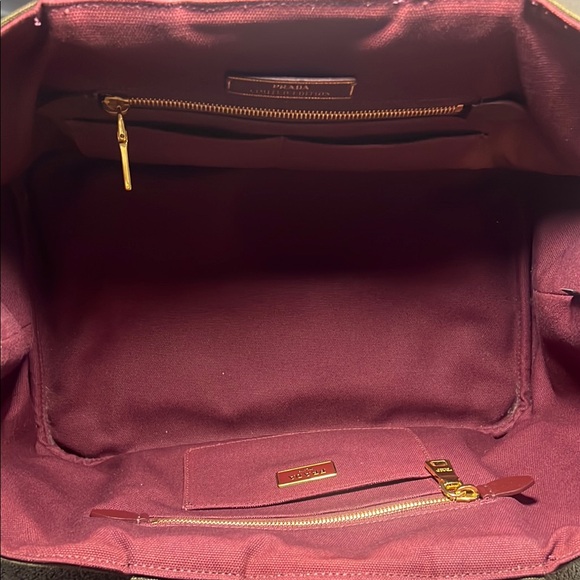 Prada Canapa Limited Edition - Picture 4 of 12